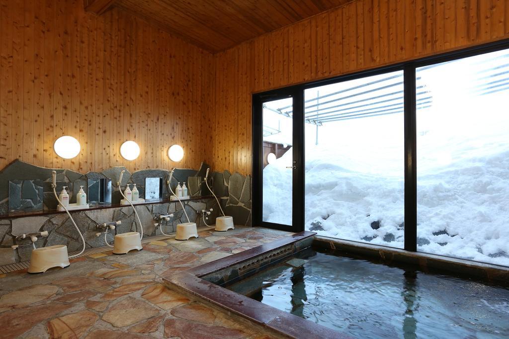 Alpine Wind Bed & Breakfast Hakuba Exterior photo