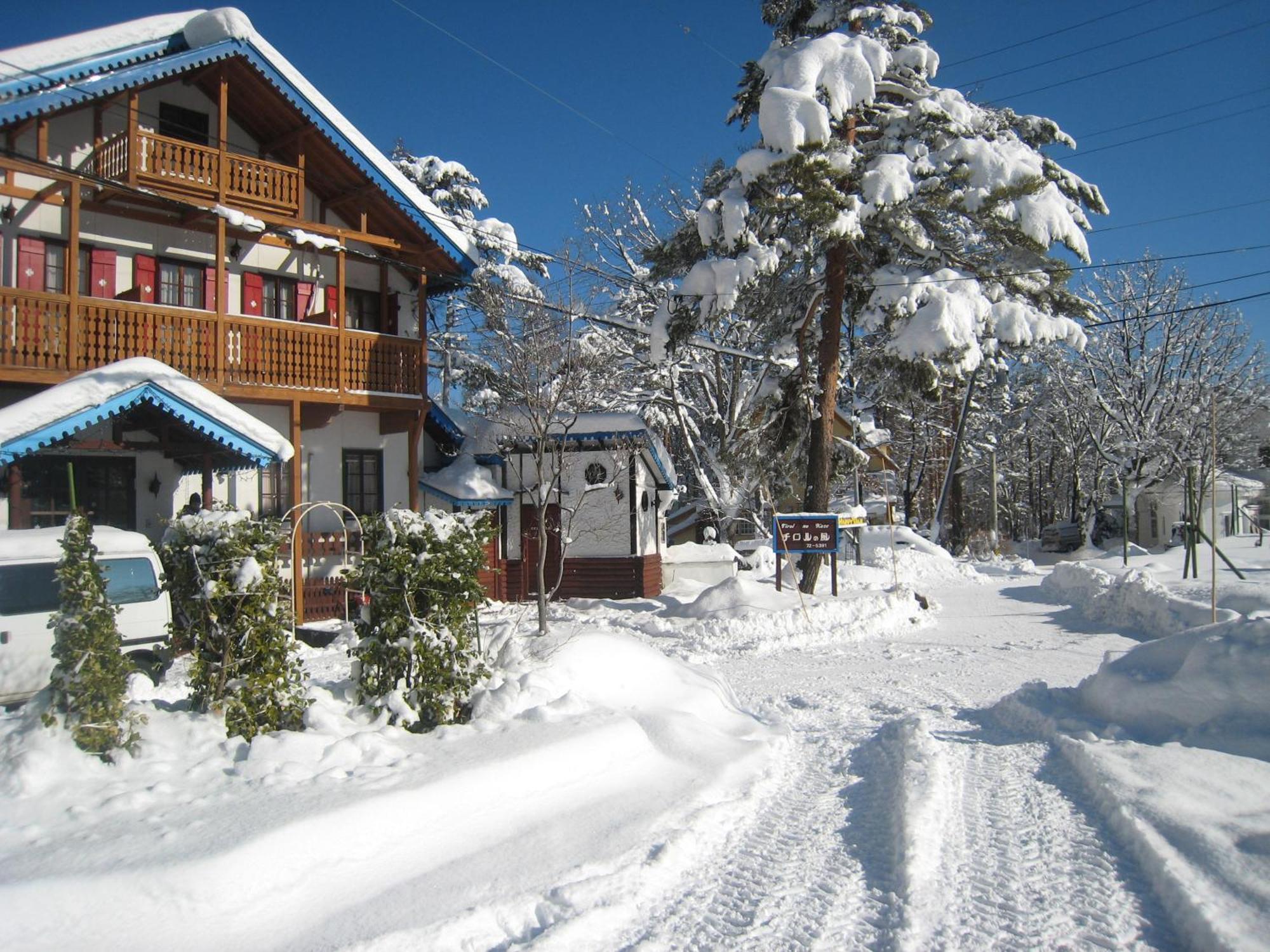Alpine Wind Bed & Breakfast Hakuba Exterior photo