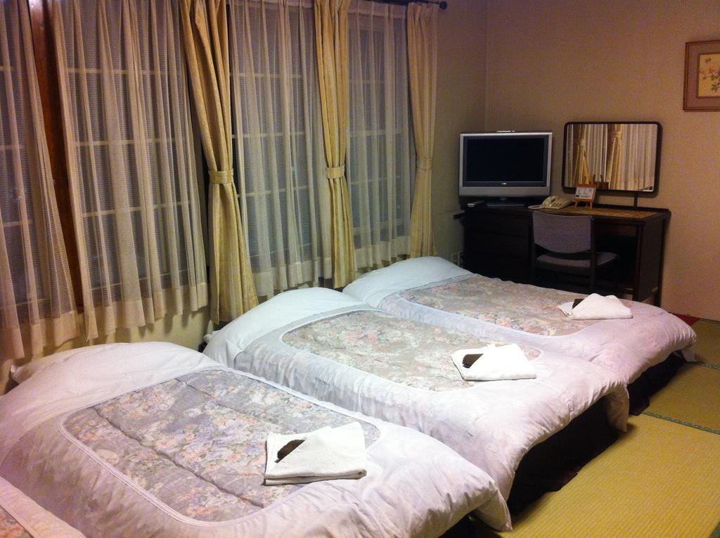 Alpine Wind Bed & Breakfast Hakuba Exterior photo